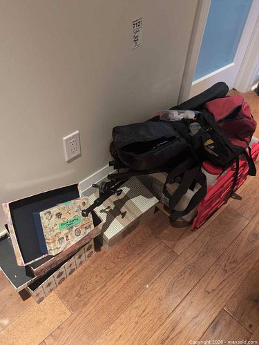 Vivitar Tripod, Yamaha Recorder, Music Stand & Accessories B (1 of 15)