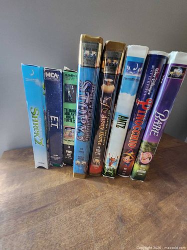 Lot of 8 VHS Tapes — E.T.; Teenage Mutant Ninja Turtles; Babe; Shrek 2; Fly Away Home; Antz; Pinocchio (1 of 1)