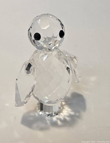 Clear Crystal  Figurine with Black Accents, Under 4 in (1 of 2)