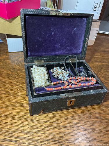 Vintage Costume Jewelry A (1 of 11)