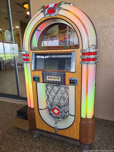 Rock-Ola Floor Jukebox CD Changer — Wood Veneer & Chrome (1 of 20)