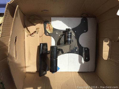 Lot #0017 (1 of 3)