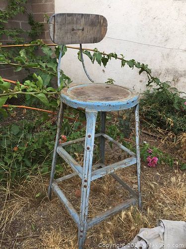 Lot #0037 (1 of 4)