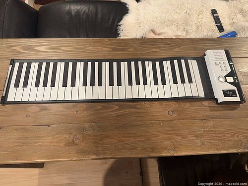 Generic Roll-Up Piano, 49 Keys, Battery-Powered (1 of 8)