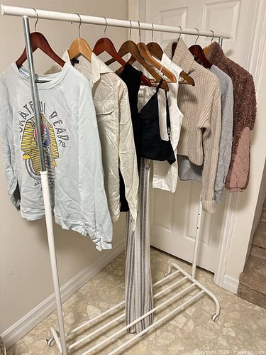 Mixed Women's Clothing Lot, Assorted Sizes & Colors (1 of 10)
