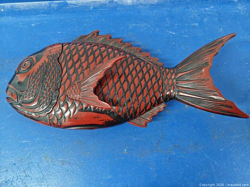 Vintage Japanese Kamakura Bori lacquer fish shaped box (1 of 8)