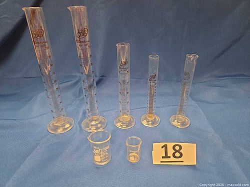 Scientific Glassware Graduated Cylinders and Beakers (1 of 5)
