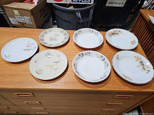 Set of 7 Porcelain Floral Salad/Dessert Plates with Gold Trim (1 of 7)