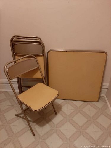 Card table and chairs  (1 of 1)