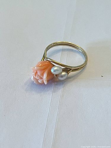 (14K) Yellow Gold Ring w/ Carved Rose Coral and Real Pearls (1 of 16)