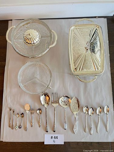 Silver-Plated Ornate Chafing Dish Set with Glass Inserts (1 of 33)