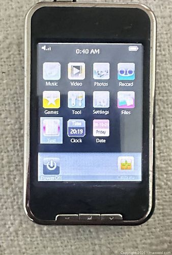 Generic Black/Silver Portable MP3/MP4 Media Player (1 of 6)