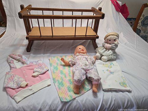 Doll Crib (1 of 4)