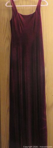 Donna Morgan Velvet Burgundy Floor-Length Evening Gown, Size 8 (1 of 4)
