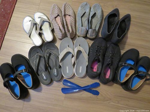 Lot of 10 Pairs Women's Shoes – Skechers, Dr. Comfort, Mixed (1 of 7)