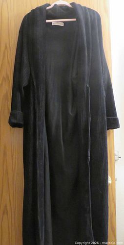 Victoria's Secret Black Velvet/Corduroy Full-Length Robe, Large (1 of 4)