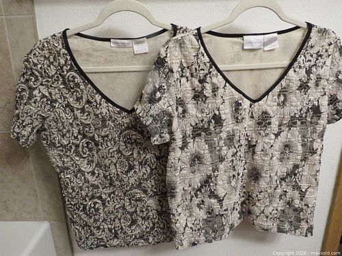 Worthington V-Neck Short Sleeve Top XL — 2 Pieces (1 of 3)