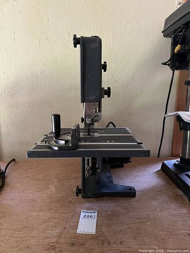 Lot #220 (1 of 10)