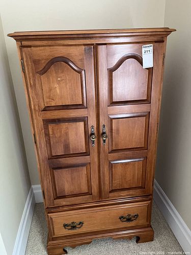 Lot #211 (1 of 8)