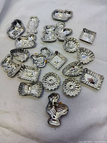 Vintage Tin Mini Candy & Tartlet Molds, Assorted Shapes, Lot of 11–20 (1 of 7)