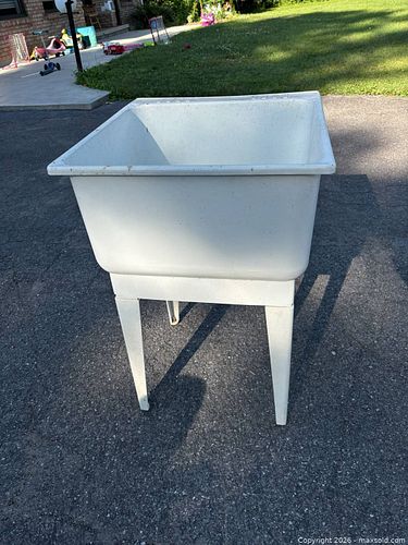 Lot #20 (1 of 9)