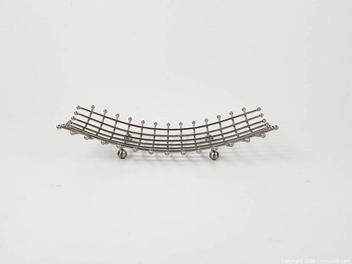 Lot #305 (1 of 8)