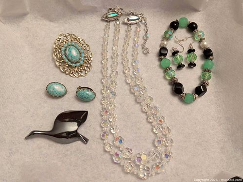 Costume jewellery  (1 of 4)