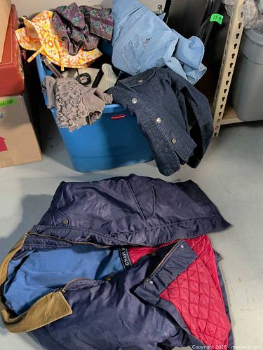 Lidded tote men's and women's clothing  (1 of 5)