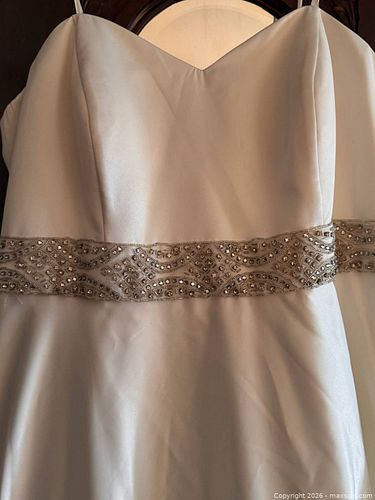Ivory Satin Wedding Dress XL (Size 16) Sweetheart Neckline (1 of 5)