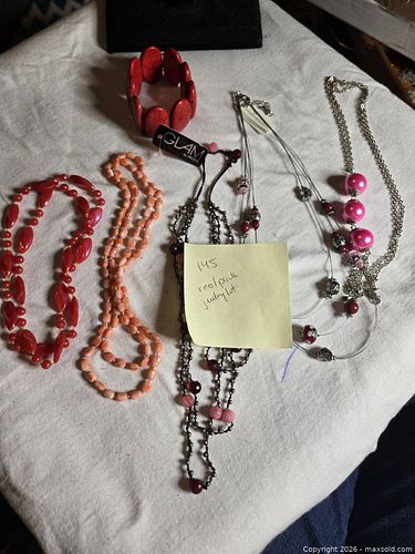 Red / pink jewelry (1 of 6)