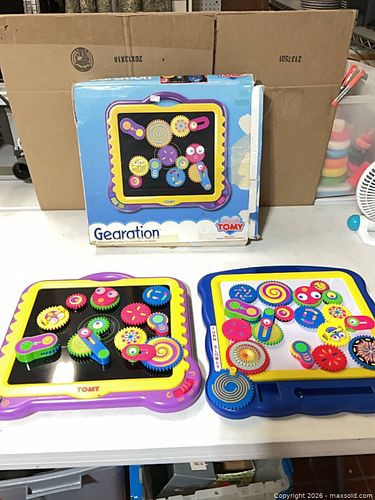2 Gearation Toys - lot 1134 (1 of 4)