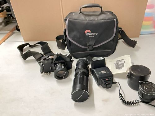 Chinon CS film camera with Lowepro shoulder case - lot 1186 (1 of 6)