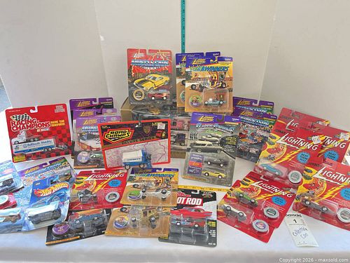 Assorted 1:64 Die-cast Toy Cars & Trucks Lot, 20–30 Pieces G (1 of 14)