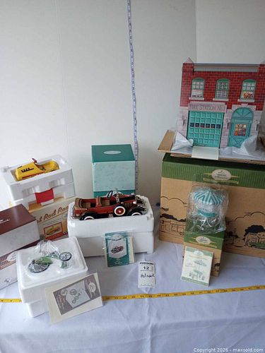 Hallmark Die-Cast Car & Boxed Holiday Ornament Lot G (1 of 17)