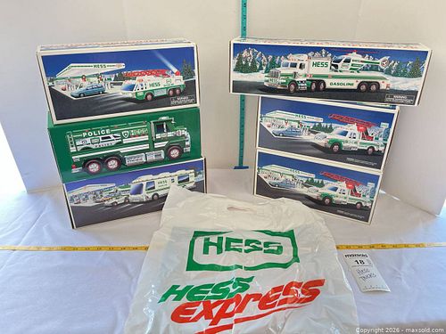 Hess Holiday Trucks in Original Boxes (1995, 1996, 1998, 2003) G (1 of 9)