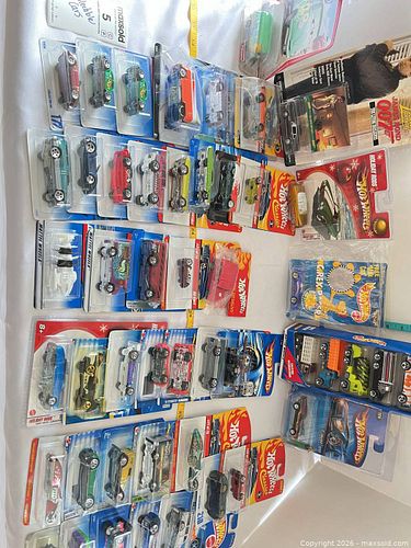 Hot Wheels, Johnny Lightning & Disney/Pixar Cars Die-Cast Multi-Pack G (1 of 10)