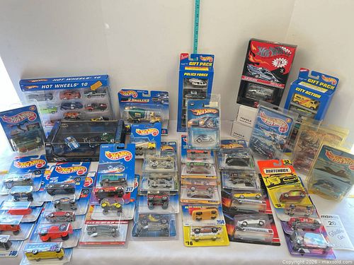 Hot Wheels & Matchbox Carded and Boxed Die-Cast Cars (26-50) G (1 of 11)