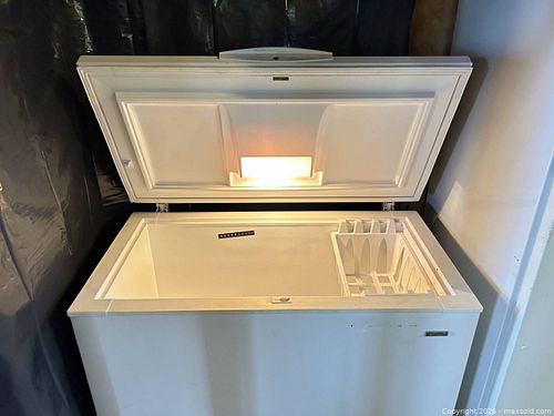 Kenmore White Chest Freezer with Interior Light & Basket (1 of 15)