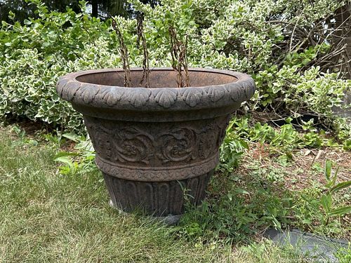 Molded Plastic Urn Planter (1 of 9)