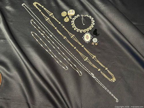 Vintage Costume Jewelry Lot – Necklaces, Brooches, Bracelet & Pins (1 of 15)