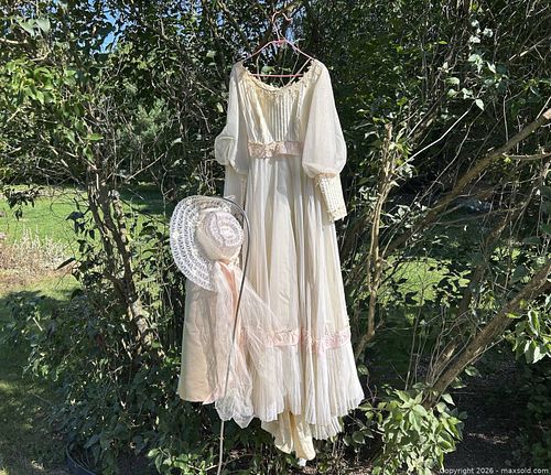 Vintage Ivory Wedding Dress with Bridal Hat & Champagne Satin Shawl (1 of 20)