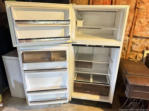 Vintage Whirlpool Top-Freezer Refrigerator (1 of 14)