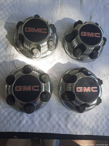 GMC OEM 6-Lug Wheel Center Caps / Hubcaps (1 of 4)