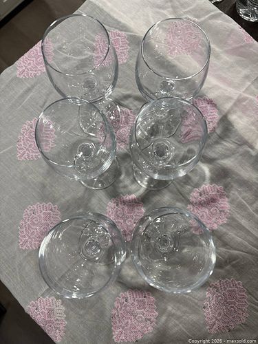 Set of 6 Clear Glass Red Wine Glasses (1 of 3)