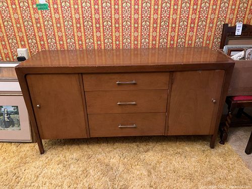 Peppler's Fine Furniture Sideboard 60" (1 of 11)