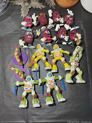 Small Figures A (1 of 10)
