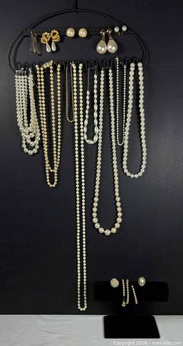 Costume Faux Pearl Jewelry Lot No.1 (1 of 16)