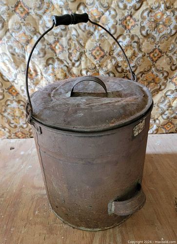 Antique Metal Pail Primitive Miner's Lunch Bucket or a Small Boiler Pot (1 of 3)
