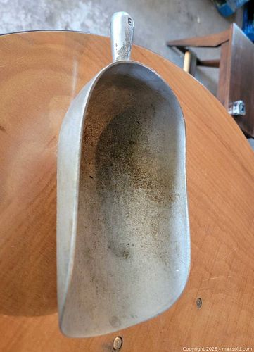 Large Aluminum Scoop (1 of 3)
