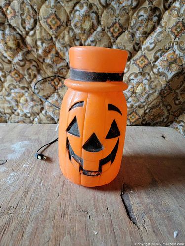Vintage Jack-O-Lantern Blowmold w/ Top Hat (1 of 3)
